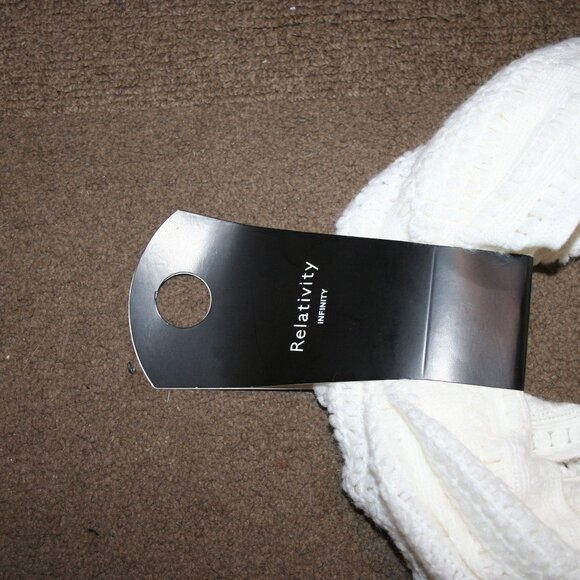 Relativity Infinity Crochet Knit Winter Scarf Color Fresh Snow /White - Picture 3 of 9